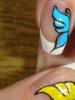 Gör dig själv en Picasso: måla naglar med akrylfärg för nybörjare Rita med svarta akrylfärger på naglar