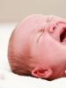 ¿Por qué un bebé recién nacido duerme mal durante el día y orina por la noche?